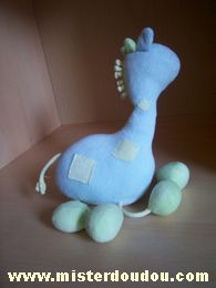 Doudou Girafe Tex Bleu clair pattes vertes 