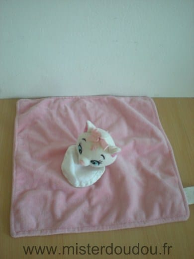 Chat Rose bavoir a broder Dmc