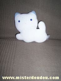 Chat Blanc oreilles bleues Tigex