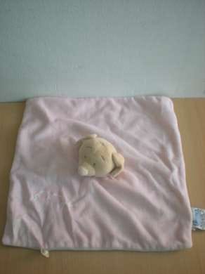 Chien Rose avec une étoile Noukie s