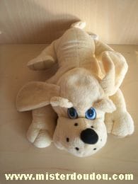 Chien Beige Toys garden
