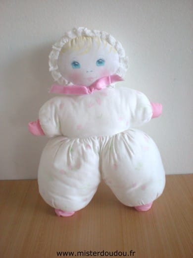 Poupée Blanc rose Mundia