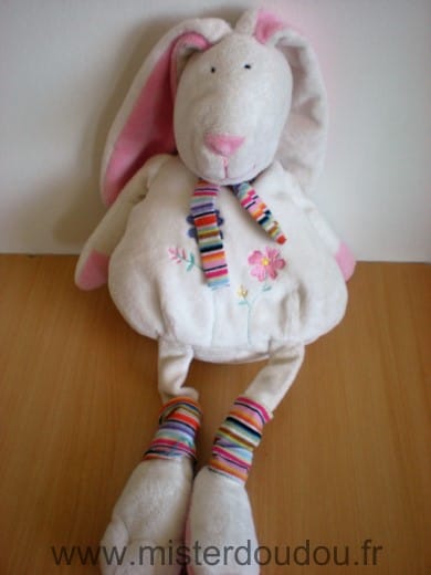 Lapin Bremel blanc fleur rose echarpe rayee multicolore Cp international