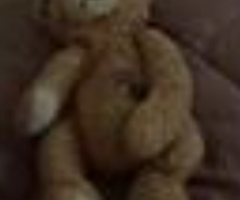 Recherche doudou ours beige – naissance 2004 – carrés violet et vert