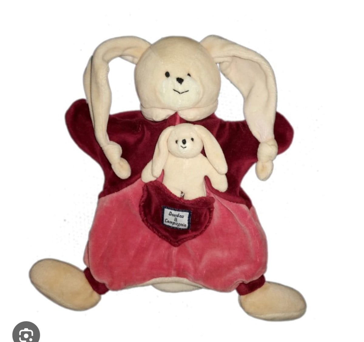 Doudou lapin rouge avec bébé doudou et compagnie