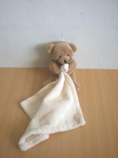 Doudou et compagnie Ours Marron mouchoir ecru - Très bon état