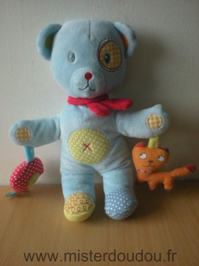 Nicotoy Ours Bleu echarpe rouge tenant petit chat orange et fraise rouge - Très bon état
