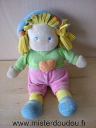 Anna club plush Poupée Tshirt vert short rose chapeau bleu - Très bon état