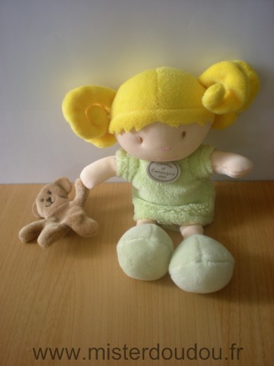Doudou et compagnie Poupée Fille robe verte tenant ours marron - Très bon état