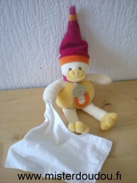 Doudou Canard Doudou et compagnie Jaune orange bonnet bordeau mouchoir blanc 
