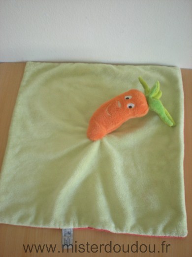 Doudou Carotte Ptit dodo Vert avec carotte orange et rouge dessous 