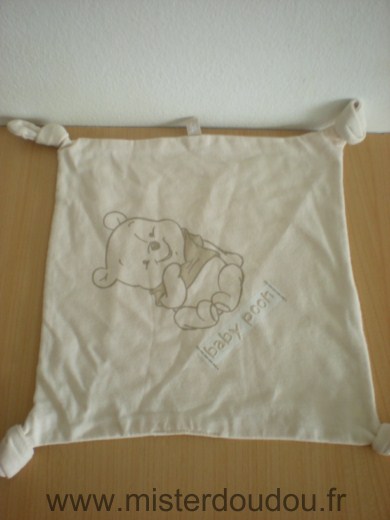 Doudou Carre Carrefour france Beige motif winnie baby pooth 