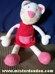 Doudou Chat Baby sun Ecru / rose Elle a une robe rouge avec une poche et des pois rose.