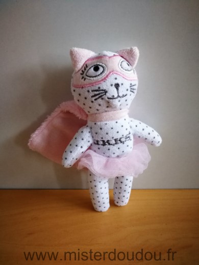 Doudou Chat Ikks Blanc cape masque rose 