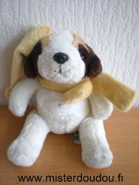 Doudou Chien Lascar Blanc bonnet echarpe marron Scratch sur le ventre