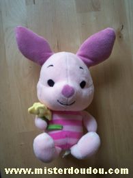 Doudou Cochon Disney Rose Tiens une fleur dans sa main