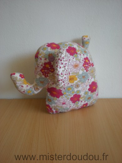 Doudou Eléphant H et m Blanc motifs fleurs rose jaune vert 