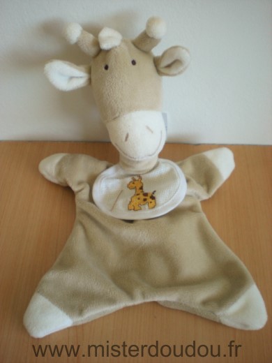 Doudou Girafe Dmc Beige bavoir blanc avec une girafe brodee 