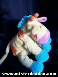 Doudou Girafe 0 Jaune taches oranges nez rose pattes bleues 