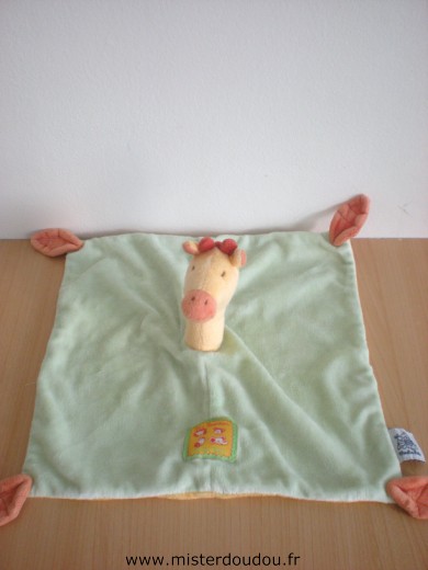 Doudou Girafe Moulin roty Vert dessus jaune dessou (a une très légère trace de stylo)