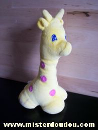 Doudou Girafe Naba Jaune taches roses Tache de feutre derriere : nous la donnons uniquement frais de port à payer.