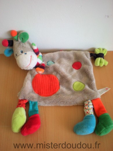 Doudou Girafe Nicotoy Gris rond rouge vert bleu echarpe rayee 