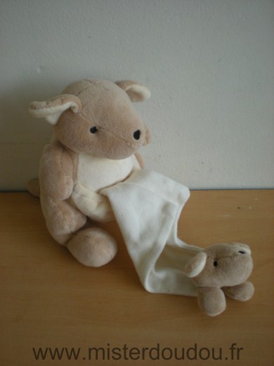 Doudou Kangourou Nature et découvertes Beige ecru mouchoir ecru avec bebe 