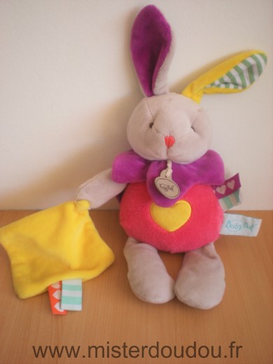 Doudou Lapin Baby nat Gris rose fushia mouchoir jaune coeur jaune 