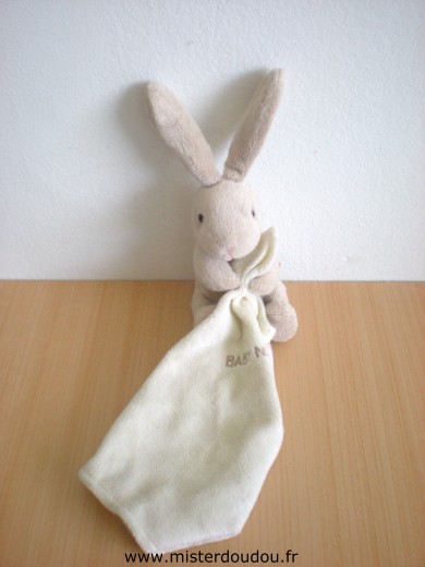 Doudou Lapin Baby nat Marron mouchoir écru 2 traces noires sur le mouchoir non parties au lavage