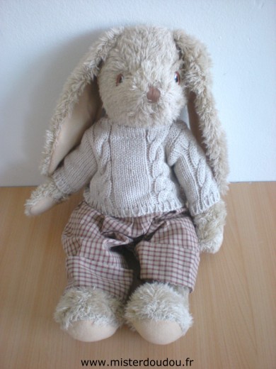 Doudou Lapin Ciad Beige pull beige pentalon a carreaux marron 