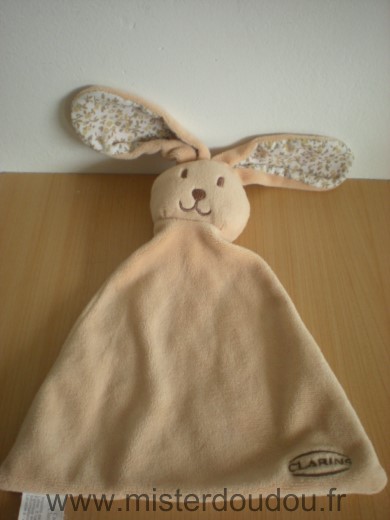 Doudou Lapin Clarins Beige motifs fleurs dans les oreilles 