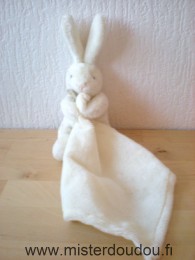 Doudou Lapin Doudou et compagnie Ecru mouchoir ecru Yeux cousus noirs et fil rose pour le nez
