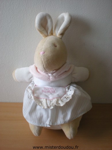 Doudou Lapin Eden Beige, jupe rayée bleu blanc foulard rose 