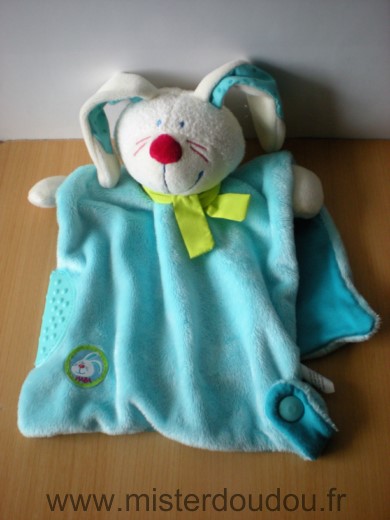 Doudou Lapin Haba Bleu blanc nez rouge echarpe verte 