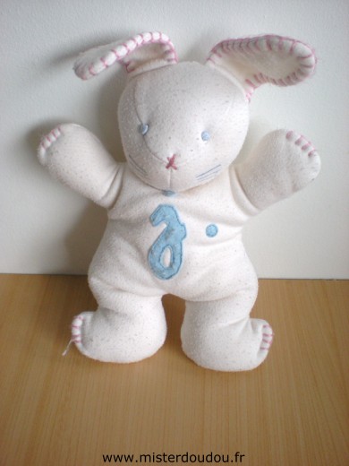 Doudou Lapin Jacadi Blanc avec un j bleu Son tissus est bouloché