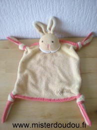 Doudou Lapin Kaloo Jaune liseret rose dessous blanc Tissus bouloché