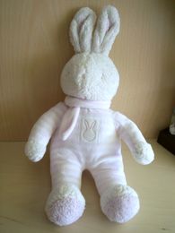 Doudou Lapin Klorane Rose blanc écharpe rose 