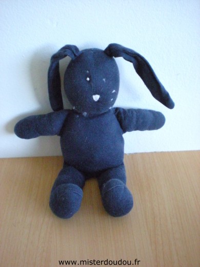 Doudou Lapin Petit bateau Bleu marine 5 petits accrocs sur la figure, le proposons petit prix pour dépanner