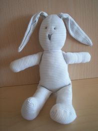 Doudou Lapin Petit bateau Rayé vert blanc nez brodé gris 