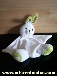 Doudou Lapin Planete bleue Blanc / vert 2 légères petites taches sur le devant.