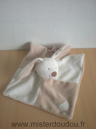 Doudou Lapin Pommette Beige ecru coeur brodé 