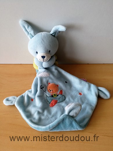 Doudou Lapin Pommette Bleu mouchoir bleu avion 