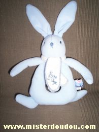 Doudou Lapin Sucre d orge Bleu avec une écharpe blanche Il possède une écharpe sur laquelle il est brodé 