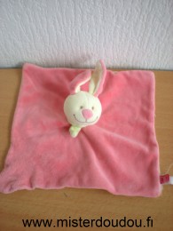 Doudou Lapin Tex Rose echarpe verte Tissus un peu usé dans un coin