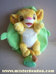 Doudou Lion Disney Lion jaune sur feuille verte Lion simba le roi lion

attache velcro pour fermer la feuille devant