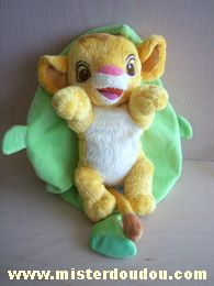 Doudou Lion Disney Lion jaune sur feuille verte Lion simba le roi lion

attache velcro pour fermer la feuille devant
