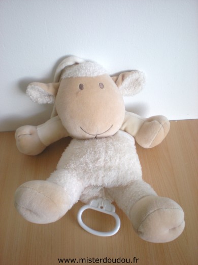 Doudou Mouton Nature et découvertes Ecru beige Très bon état mais la ficelle de la boite à musique semble ne se rentrer qu'à moitié la  musique est donc très courte.