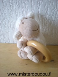 Doudou Mouton Nature et découvertes Eru beige anneau en bois 