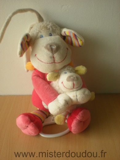 Doudou Mouton Nicotoy Rouge rose avec bébé mouton dans les bras 