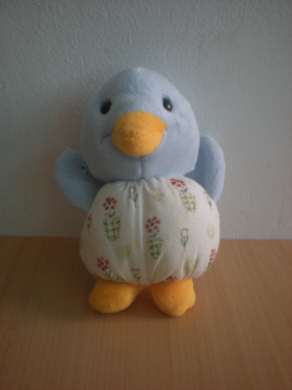 Doudou Oiseau Ajena Bleu, tissus blanc motif fleurs Bruit sonore quand on le secoue